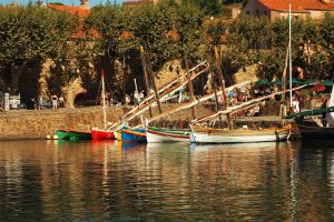 barques catalanes dans le port de Collioure